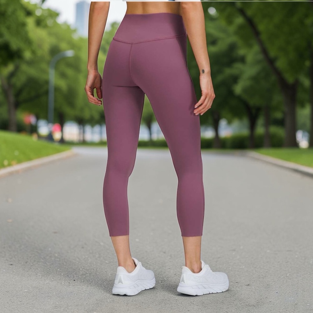 Lululemon Base Pace High-Rise Crop 23" in Vintage Plum Sz 8 - Picture 2 of 8